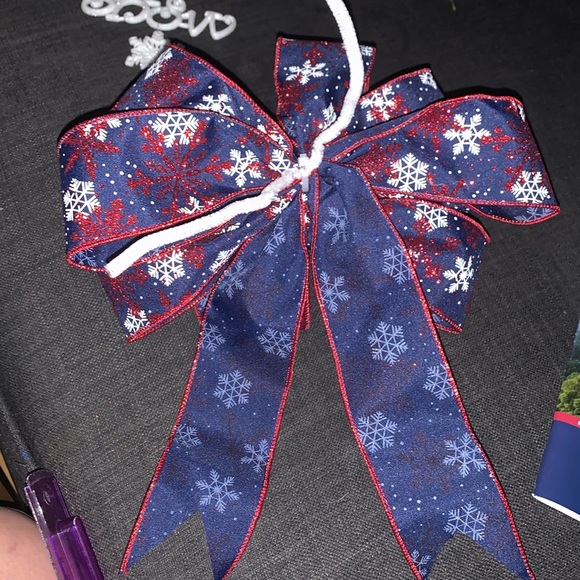 Hand Made Christmas Bow great for a Tree Topper, Wreath or Even a big 🎁 gift - Picture 3 of 5